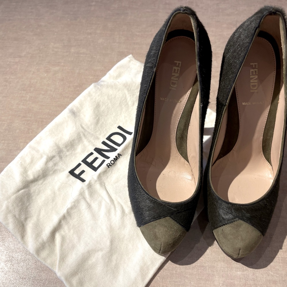 Gorgeous Fendi heels in size 6.5 (US)